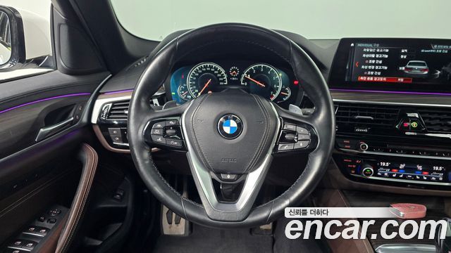 BMW 5-Series 2017 — photo 19