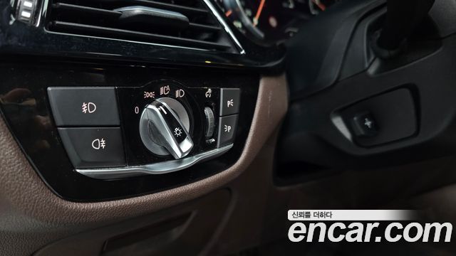 BMW 5-Series 2017 — photo 20