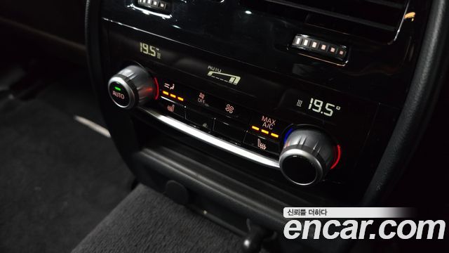 BMW 5-Series 2017 — photo 26