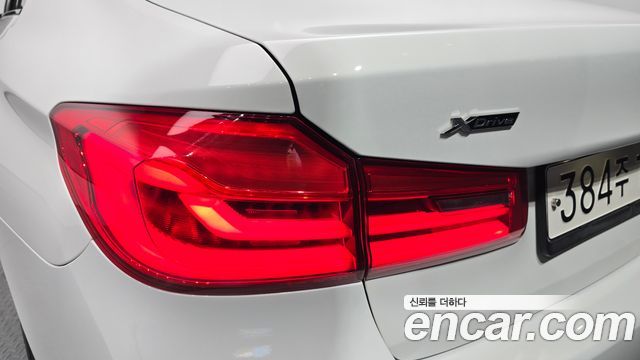 BMW 5-Series 2017 — photo 9
