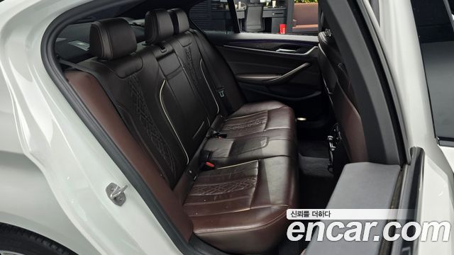 BMW 5-Series 2017 — photo 16