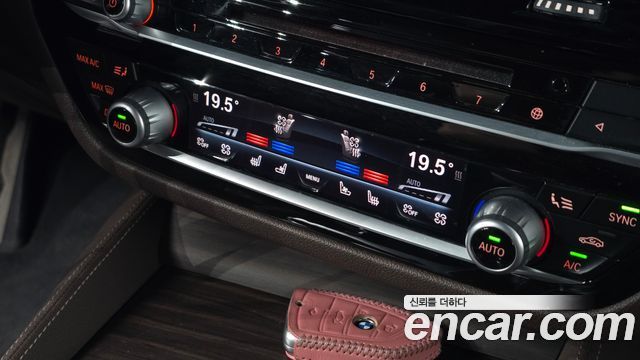 BMW 5-Series 2017 — photo 28