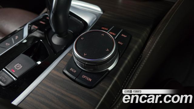 BMW 5-Series 2017 — photo 29