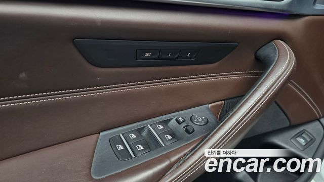 BMW 5-Series 2017 — photo 30