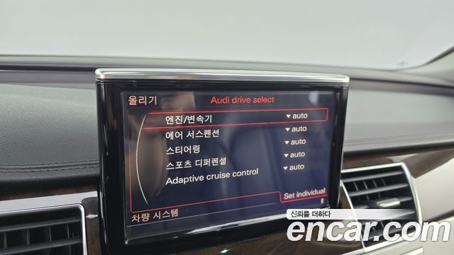 Audi A8 2015 — photo 18