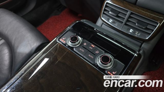 Audi A8 2015 — photo 20
