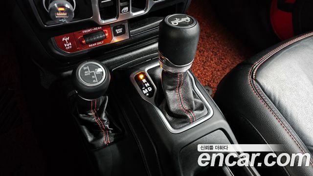 Jeep Wrangler 2018 — photo 12