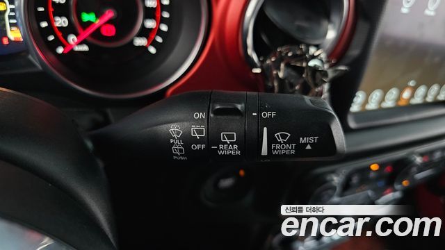 Jeep Wrangler 2018 — photo 30
