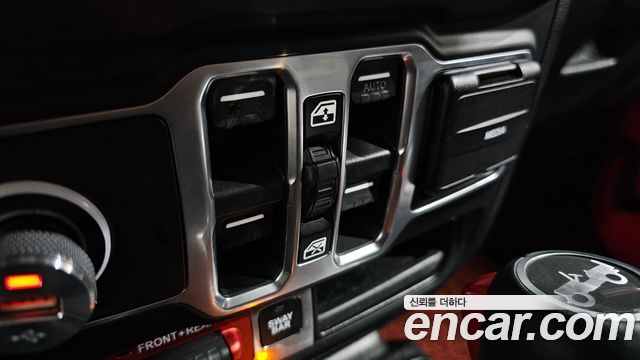 Jeep Wrangler 2018 — photo 33