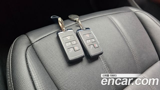 Land Rover Range Rover Evoque 2022 — photo 17