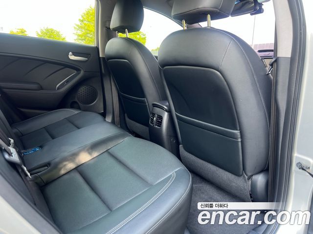Kia K3 2014 — photo 11