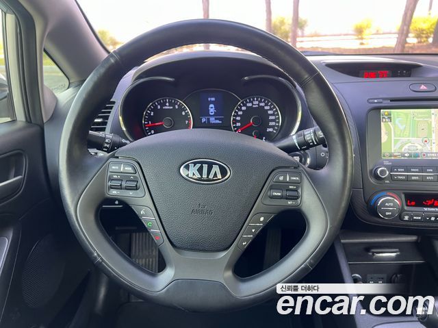 Kia K3 2014 — photo 13