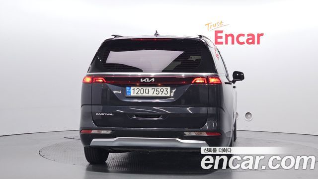 Kia Canival 2022 — photo 4