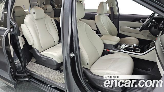 Kia Canival 2022 — photo 17