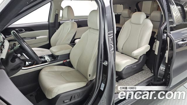 Kia Canival 2022 — photo 16
