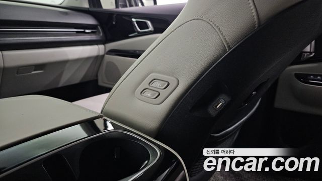 Kia Canival 2022 — photo 28