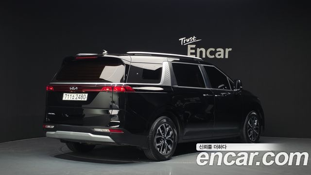 Kia Canival 2023 — photo 2
