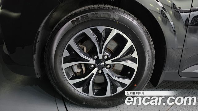 Kia Canival 2023 — photo 5