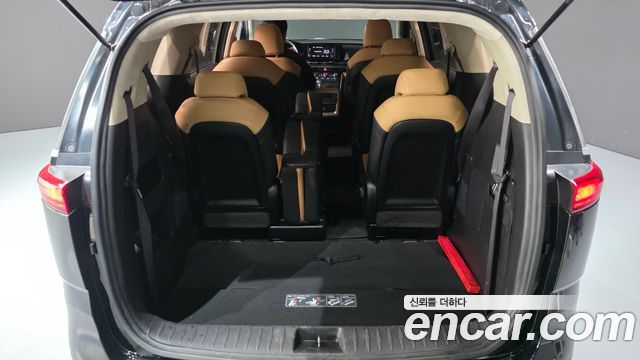 Kia Canival 2023 — photo 28