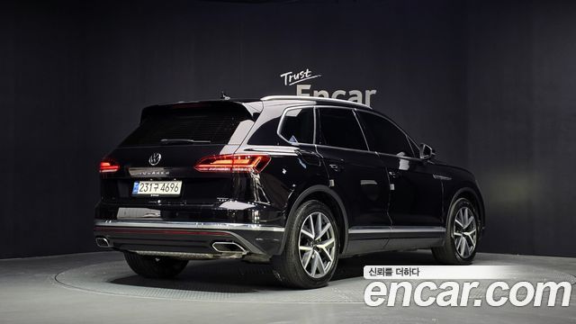 Volkswagen Touareg 2021 — photo 2
