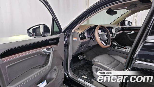 Volkswagen Touareg 2021 — photo 13