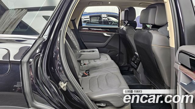 Volkswagen Touareg 2021 — photo 18