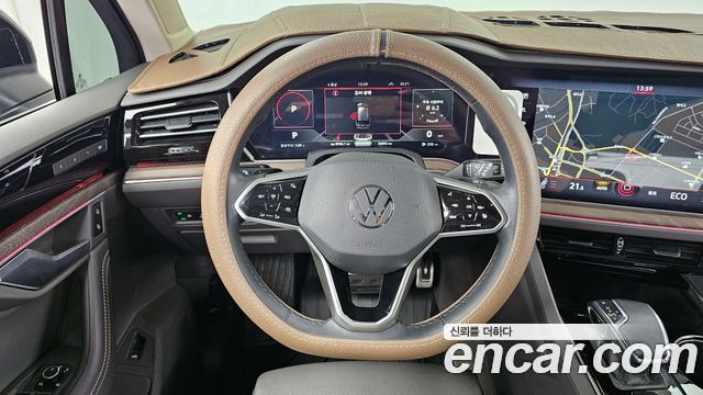 Volkswagen Touareg 2021 — photo 19