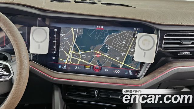 Volkswagen Touareg 2021 — photo 20