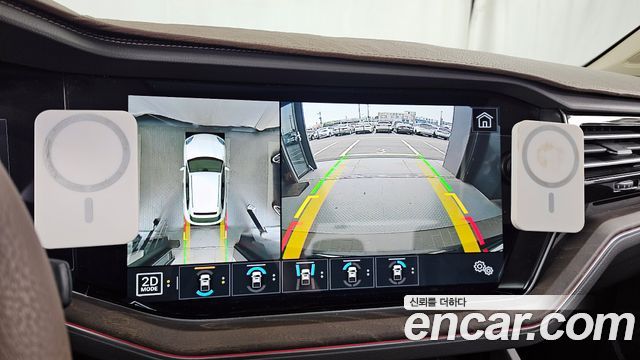 Volkswagen Touareg 2021 — photo 21