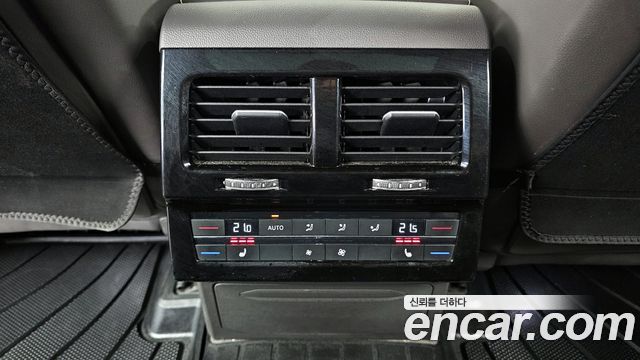 Volkswagen Touareg 2021 — photo 25