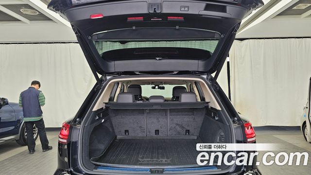 Volkswagen Touareg 2021 — photo 26