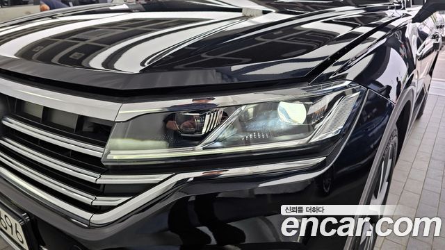 Volkswagen Touareg 2021 — photo 8