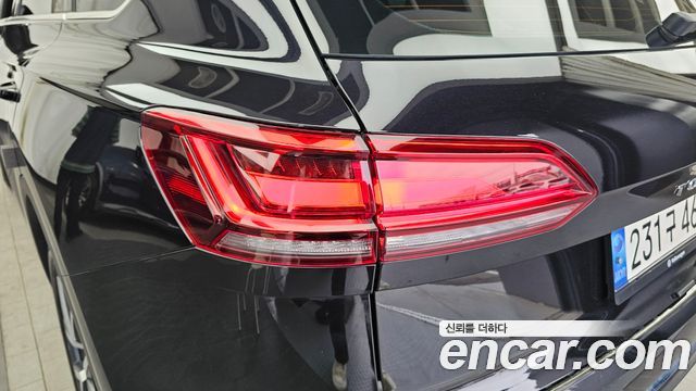 Volkswagen Touareg 2021 — photo 9