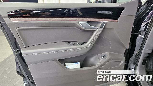 Volkswagen Touareg 2021 — photo 14
