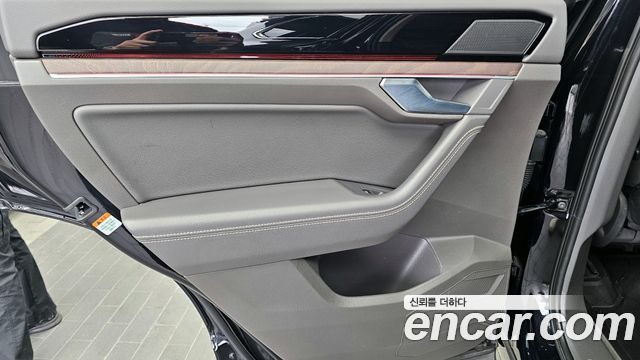 Volkswagen Touareg 2021 — photo 15