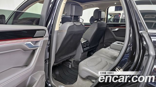 Volkswagen Touareg 2021 — photo 16