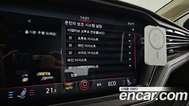 Volkswagen Touareg 2021 — photo 29