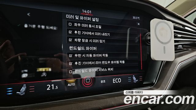 Volkswagen Touareg 2021 — photo 30