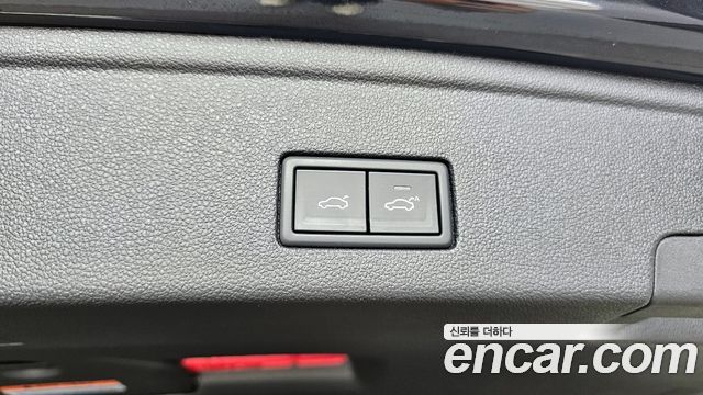 Volkswagen Touareg 2021 — photo 32