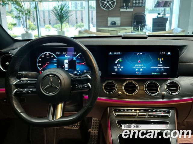Mercedes-Benz E-Class 2021 — photo 10