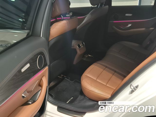 Mercedes-Benz E-Class 2021 — photo 12