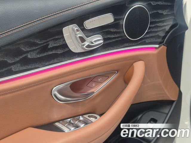 Mercedes-Benz E-Class 2021 — photo 13