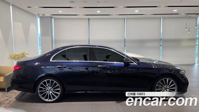 Mercedes-Benz E-Class 2022 — photo 4