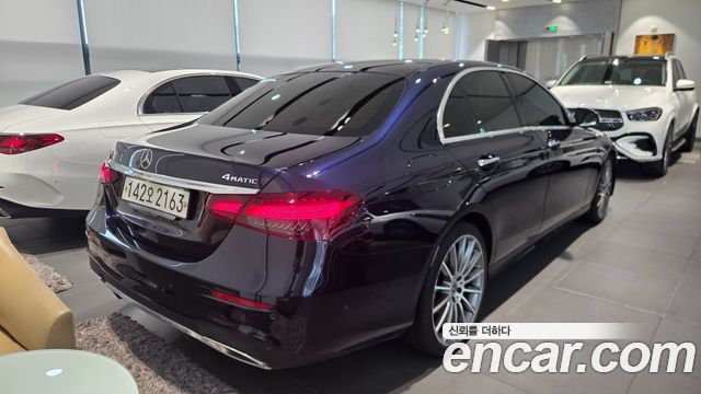 Mercedes-Benz E-Class 2022 — photo 5