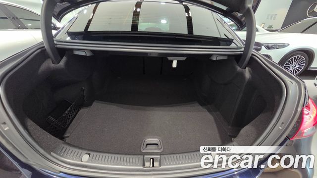Mercedes-Benz E-Class 2022 — photo 11