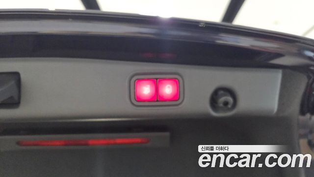 Mercedes-Benz E-Class 2022 — photo 12