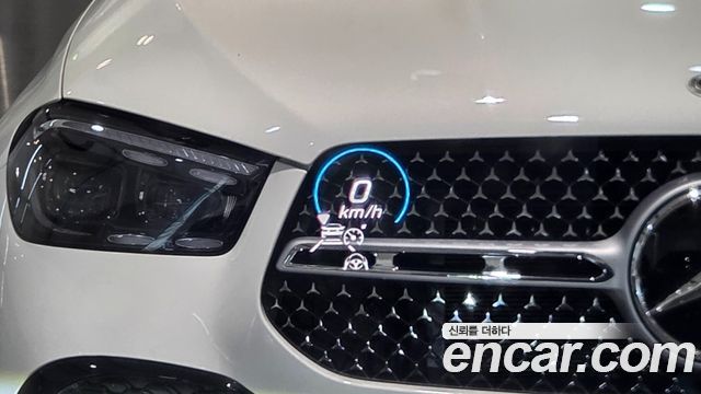 Mercedes-Benz E-Class 2022 — photo 13