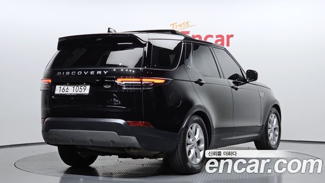 Land Rover Discovery 2018 — photo 2
