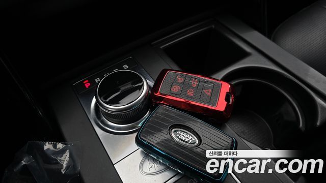 Land Rover Discovery 2018 — photo 12