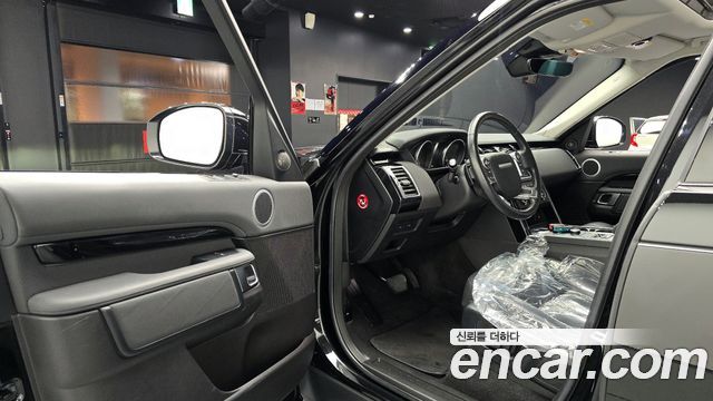 Land Rover Discovery 2018 — photo 13